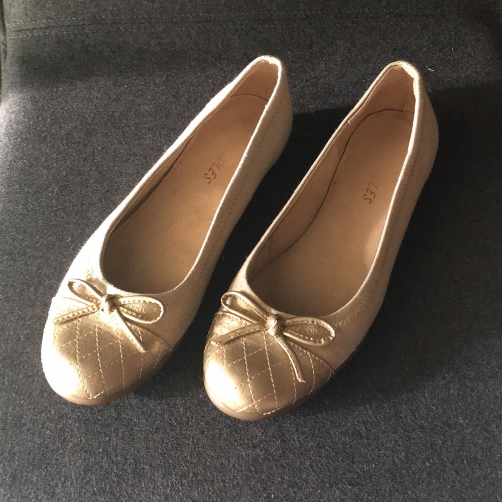 Gold Women’s Aerosoles! ❤️CLOSEOUT❤️